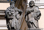 Vác Szent Pál és Szent Jakab szobor